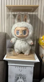 zimomo-angel-in-clouds-displaying-hanging-roman-column-base-1