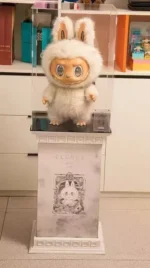 zimomo-angel-in-clouds-displaying-hanging-roman-column-base-2